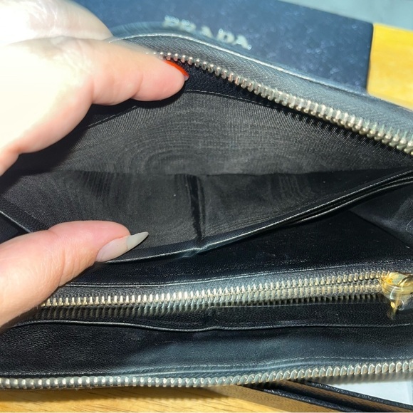 PRADA Milano PRADA Nappa Gaufre Black Leather Nero Zip Around Long Wallet - Picture 11 of 15